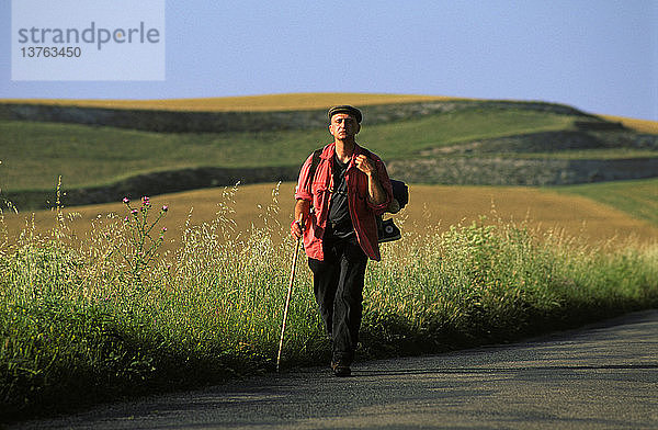 Pilger auf dem Weg nach Santiago de Compostela