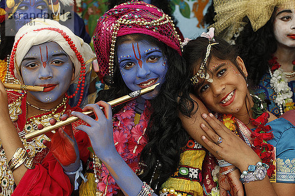 Kinder beim Janmashtami-Fest (Krishna´s Geburtstag) im Bhaktivedanta Manor ISKCON (Hare Krishna) Tempel '