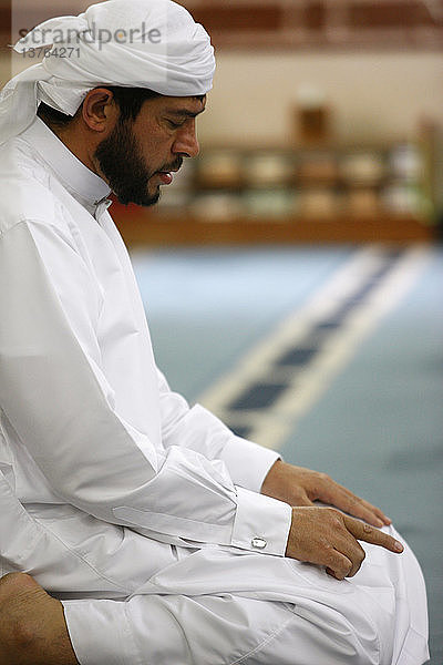 Betende Muslime. Jumeirah Moschee