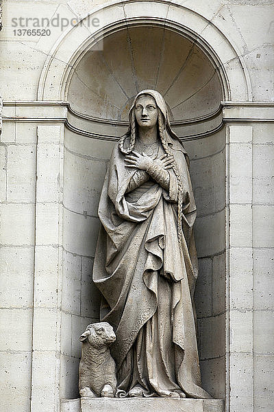 Paris  Frankreich Kirche Saint-Etienne-du-Mont Statue von Sainte Genevieve
