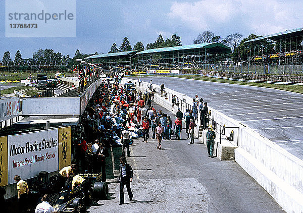 Die Boxen beim britischen GP in Brands Hatch  England  20. Juli 1974.