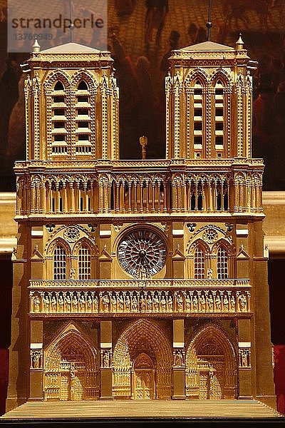 Uhr in Form der Kathedrale Notre-Dame de Paris  Frankreich  Epoche Louis-Philippe  Museum Carnavalet in Paris.