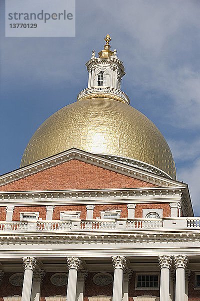 Tiefblick auf ein Regierungsgebäude  Massachusetts State Capitol  Beacon Hill  Boston  Massachusetts  USA