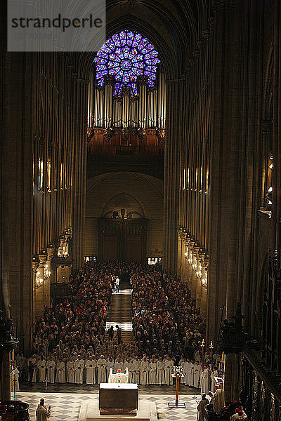 Ostermittwochsfeier in der Kathedrale von Notre Dame.