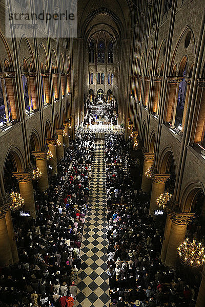 Feierlichkeiten in der Kathedrale Notre Dame  Paris