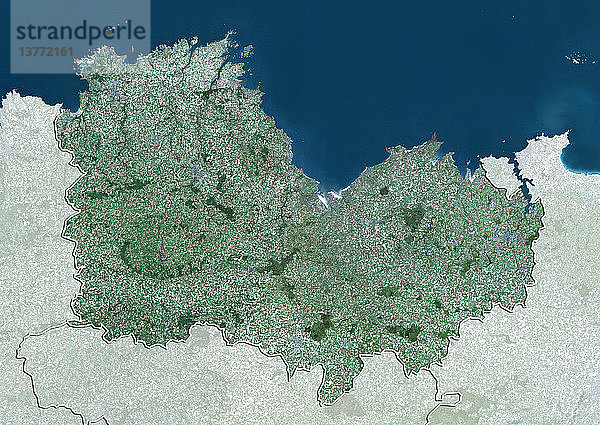 Satellitenbild des Departements Cotes-d´Armor  Frankreich. Es wird im Norden durch den Ärmelkanal begrenzt. Dieses Bild wurde aus Daten zusammengestellt  die von den Satelliten LANDSAT 5 und 7 erfasst wurden.
