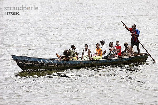 Boot auf dem Togosee  Togo Ville  Togo.