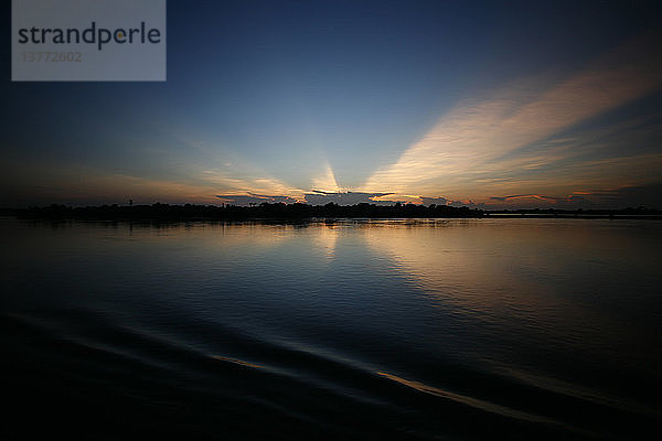 Sonnenuntergang auf dem Irrawady-Fluss