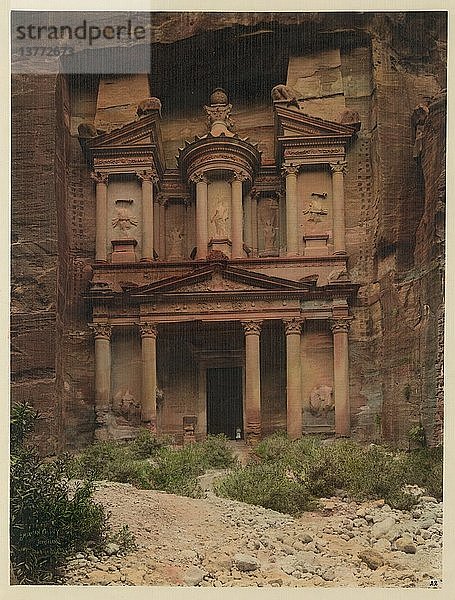 Petra  in den Felsen gehauene Stadt; der Tempel von El Deir 1920