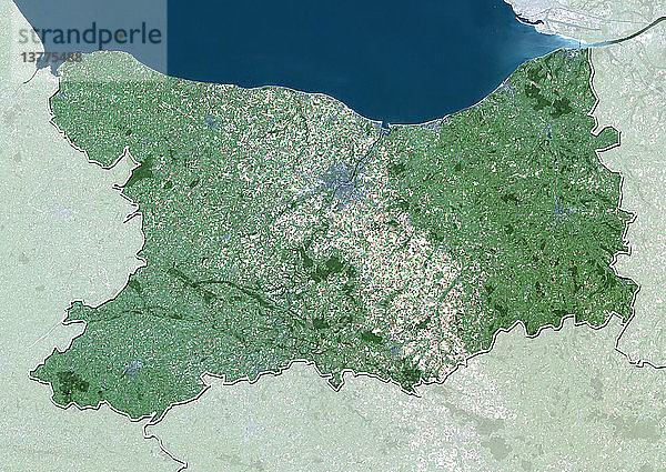 Satellitenbild des Departements Calvados  Frankreich. Es wird im Norden vom Ärmelkanal begrenzt und umfasst den berühmten Badeort Deauville. Dieses Bild wurde aus Daten zusammengestellt  die von den Satelliten LANDSAT 5 und 7 erfasst wurden.