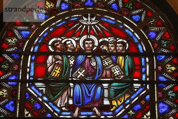 St. Barther Kirche  Glasfenster  Jesus und die 12 Apostel.