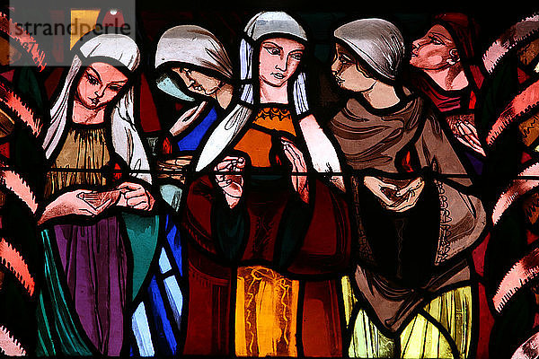 Glasfenster der Kirche Saint-Joseph des fins  Heilige Jungfrauen