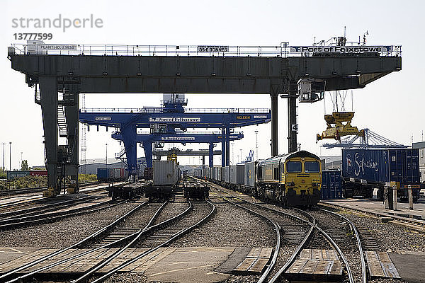 Bahnfrachtterminal  Hafen von Felixstowe  Suffolk