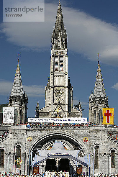 Messe im Heiligtum von Lourdes