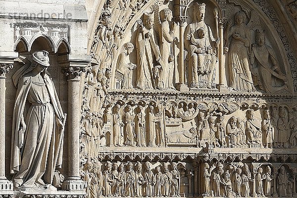 Kathedrale Notre Dame de Paris  Westfassade  Portal Sainte Anne  Statue der Synagoge.