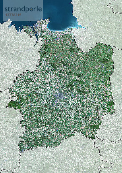 Satellitenbild des Departements Ille-et-Vilaine  Frankreich. Es wird im Norden durch den Ärmelkanal begrenzt. Dieses Bild wurde aus Daten zusammengestellt  die von den Satelliten LANDSAT 5 und 7 erfasst wurden.