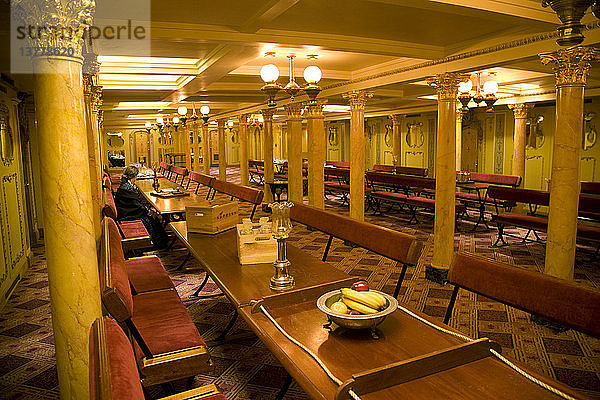 Speisesaal der ersten Klasse  Schifffahrtsmuseum SS Great Britain  Bristol  England