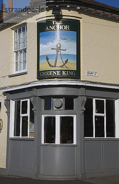 Schild und Gebäudedetail des Anchor Pubs in der Quay Street  Woodbridge  Suffolk  England