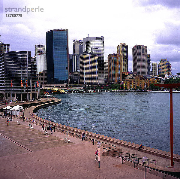 Wolkenkratzer im Stadtzentrum am Fährhafen  Sydney  Australien