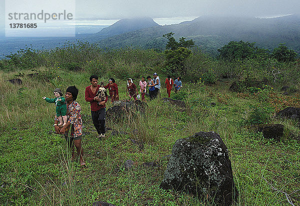 Philippinische Pilger auf dem Heiligen Berg Banahaw