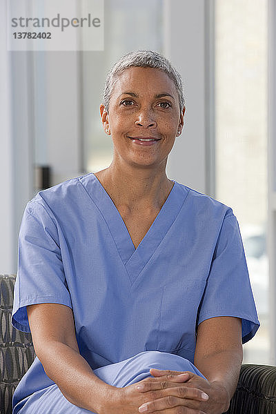 Porträt einer lächelnden Krankenschwester