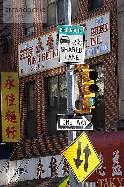 Straßenschilder  Chinatown in Manhattan.