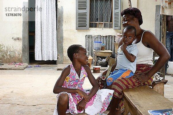 Afrikanische Familie in Lome  Lome  Togo.