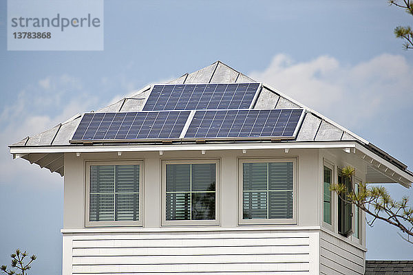 Solarstrom-Paneele auf dem Dach des Green Technology Home