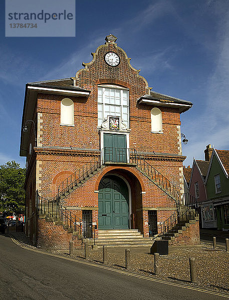 Die Shire Hall auf dem Market Hill  Woodbridge  Suffolk  England