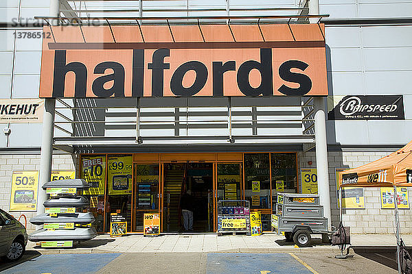 Halfords-Geschäft  Sudbury  Suffolk  England
