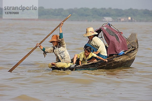 Kleines Boot auf dem Tonle-Sap-See  Siem Reap  Kambodscha.