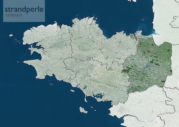Satellitenbild des Departements Ille-et-Vilaine in der Bretagne  Frankreich. Es wird im Norden durch den Ärmelkanal begrenzt. Dieses Bild wurde aus Daten zusammengestellt  die von den Satelliten LANDSAT 5 und 7 erfasst wurden.