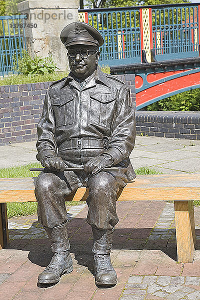 Hauptmann Mainwaring-Statue aus der Fernsehserie Dad´s Army  Thetford  Norfolk  England