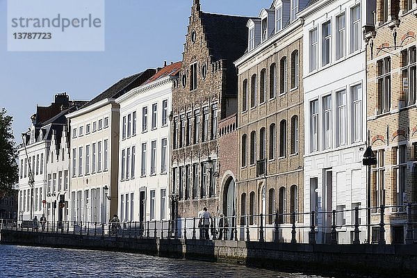 Alte Gebäude am Kanal.