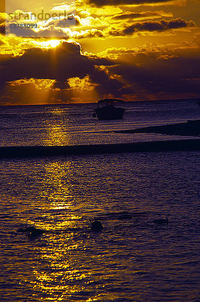Sonnenuntergang  Cayman Brac  Kaimaninseln  Britisch-Westindien