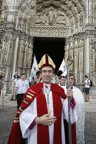 Traditionalistische katholische Pilgermesse in Chartres Bischof Michel Pansard
