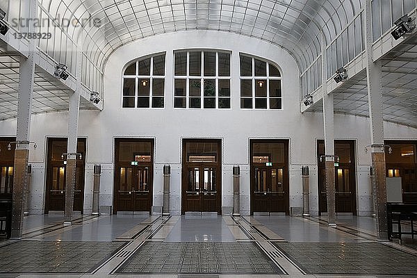 Das Gebäude der Österreichischen Postsparkasse ist ein berühmtes modernistisches Gebäude in Wien  das von dem Architekten Otto Wagner entworfen und gebaut wurde.