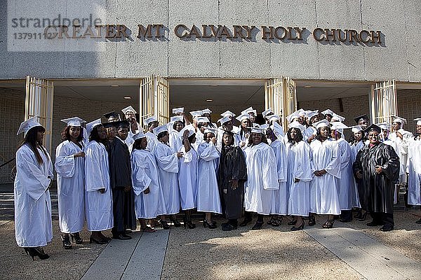 Abschlussklasse in der Greater Mt. Calvary Holy Church 2010