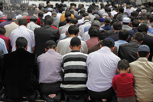 Mittagsgebet in der Fatih-Moschee