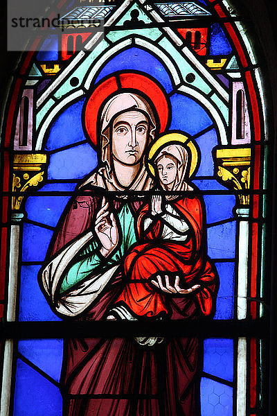 Dom St. Stephan. Glasmalerei. Ann & Mary '