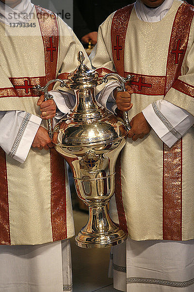 ' Messe am Osterdonnerstag im Petersdom Heiliges Öl für die Kranken '