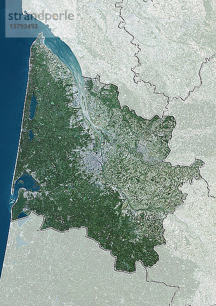 Satellitenbild des Departements Gironde  Frankreich. Im Westen grenzt es an den Atlantischen Ozean. Das Gebiet ist bekannt für die Weinregion Bordeaux. Dieses Bild wurde aus Daten zusammengestellt  die von den Satelliten LANDSAT 5 und 7 erfasst wurden.