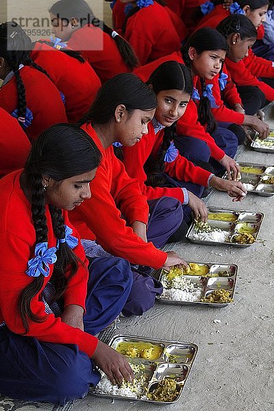 Mittagessen in der Sandipani Muni High School.