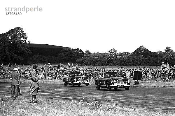 Werks-Aston Martin DB2 in Aktion bei der International Trophy in Silverstone  England 1950.