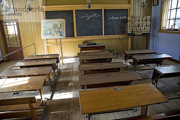 Klassenzimmer aus dem Jahr 1905  Zuiderzee-Museum  Enkhuizen  Niederlande