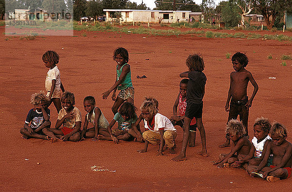 Kinder in der Aborigine-Gemeinde Yuendumu in Zentralaustralien