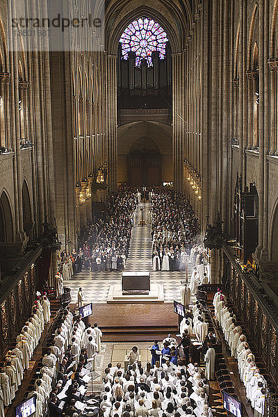 Das Hauptschiff der Kathedrale Notre Dame.