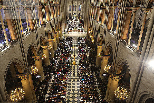 Messe in der Kathedrale Notre Dame  Paris