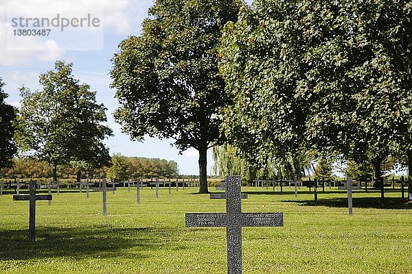 Der deutsche Soldatenfriedhof Vermandovillers beherbergt die sterblichen Überreste von 22.632 Soldaten  die im Ersten Weltkrieg gefallen sind.