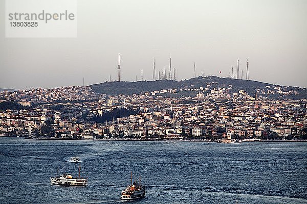 Blick auf den Bosporus - Asian Bank  Istanbul  Türkei.